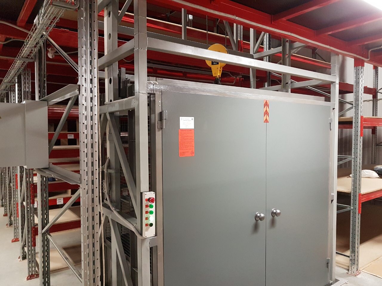 Подъемник в металлокаркасной шахте, 1500 кг, Ростов-на-Дону