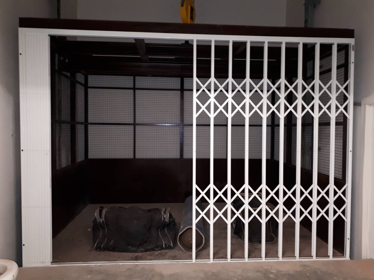 Грузовой подъемник в готовой шахте, 2000 кг, Ангарск